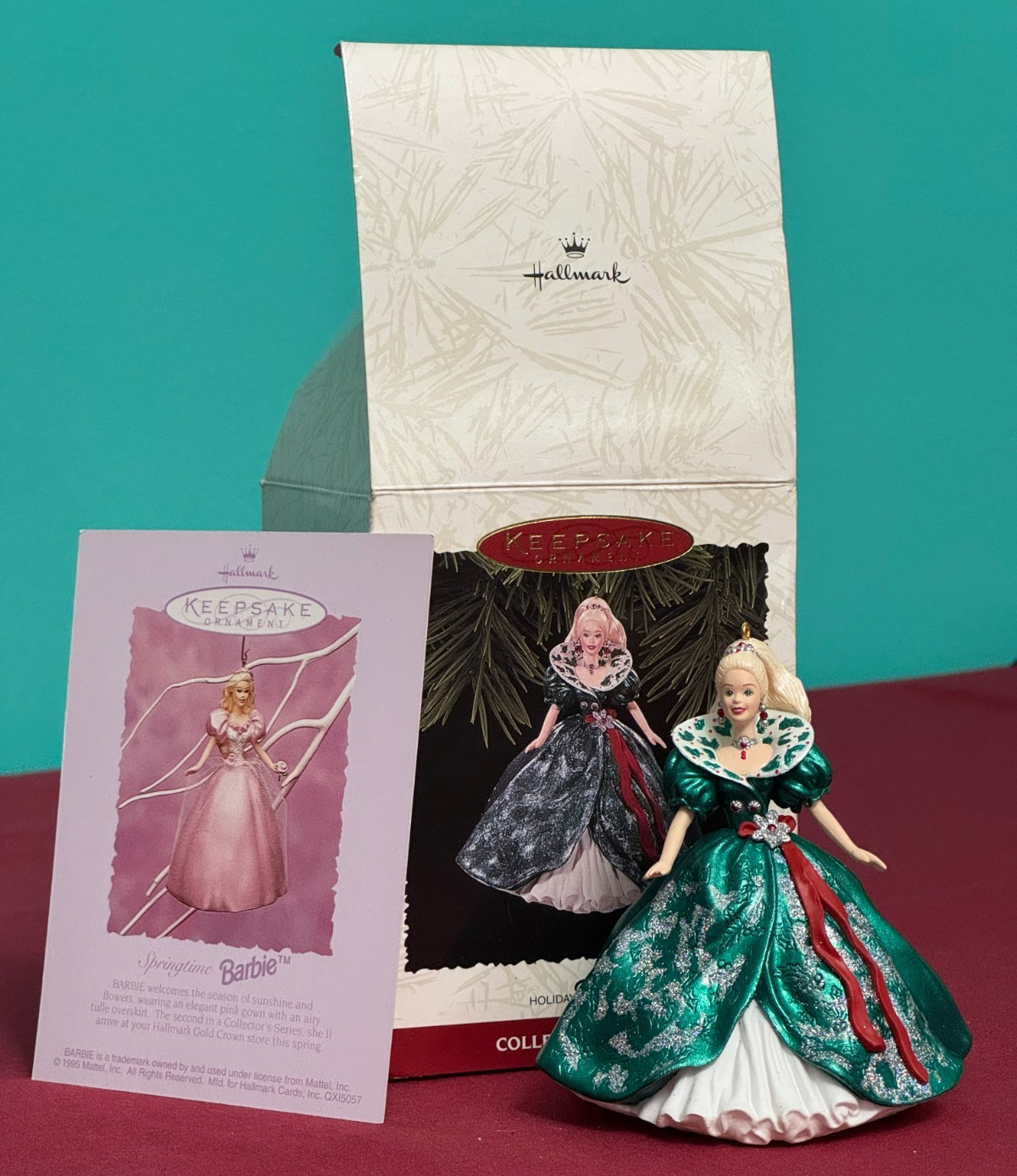 Hallmark Keepsake Christmas Tree Ornament – 1995 – Holiday Barbie – Mattel