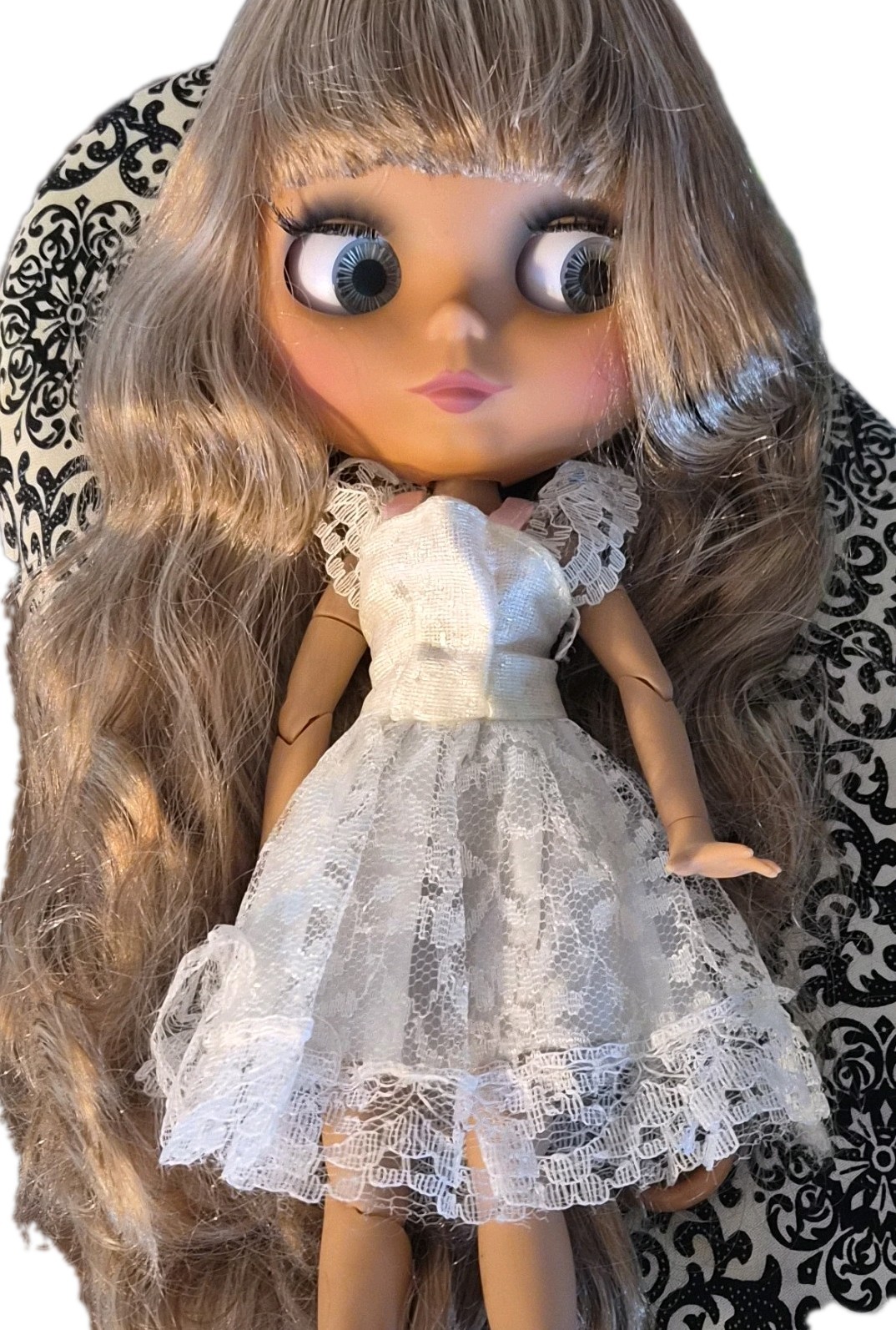 Blythe Fsctory Doll Wavy Light Brown Hair Lace Dress Medium Dark Complexion