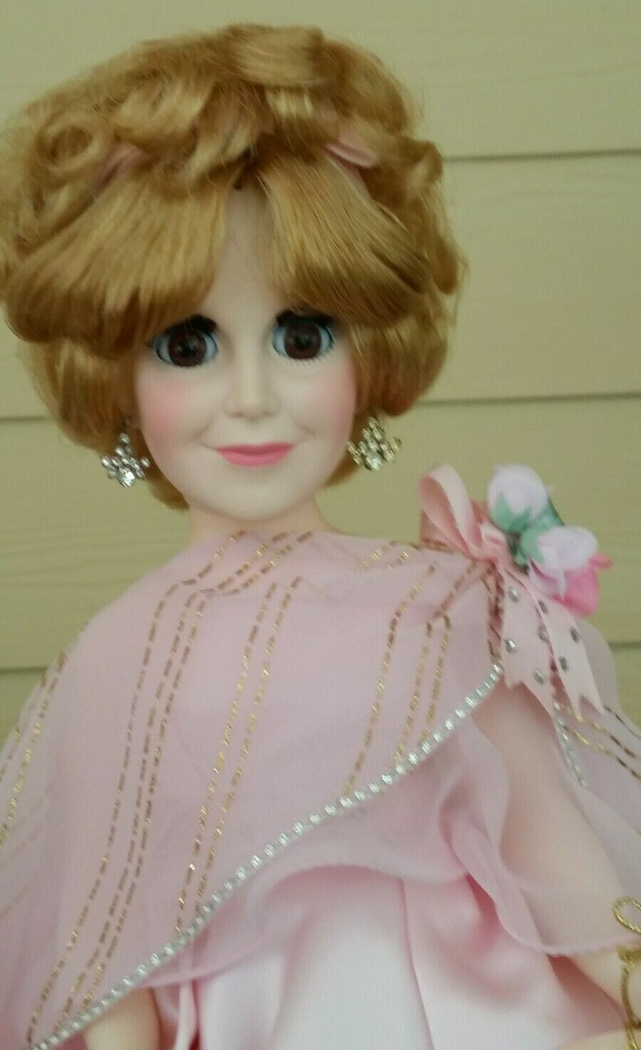 Beautiful 21″ Madame Alexander Herself Self Potrait Doll #2290 w/ Box, Tag, RIng