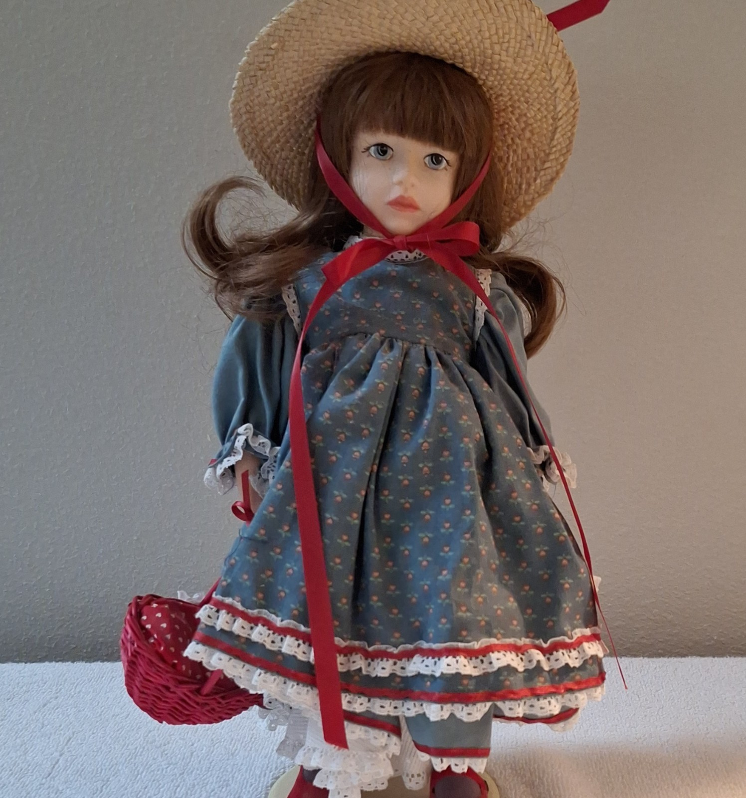 “Anne of Green Gables” by Robin Woods-1986 – 14″ Vinyl Doll with tag
