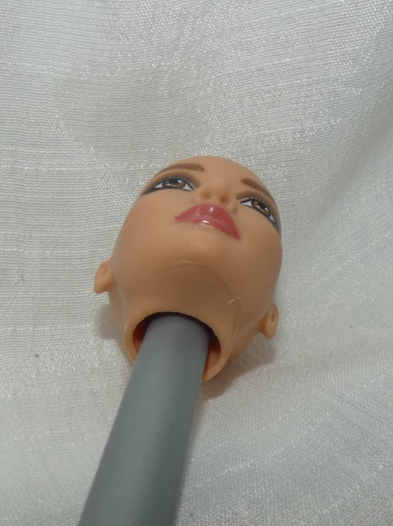 BARBIE CREATE BASICS DELUXE KIT # 5 LIZZETTE BALD DOLL HEAD ONLY EASY SWAP JJX39