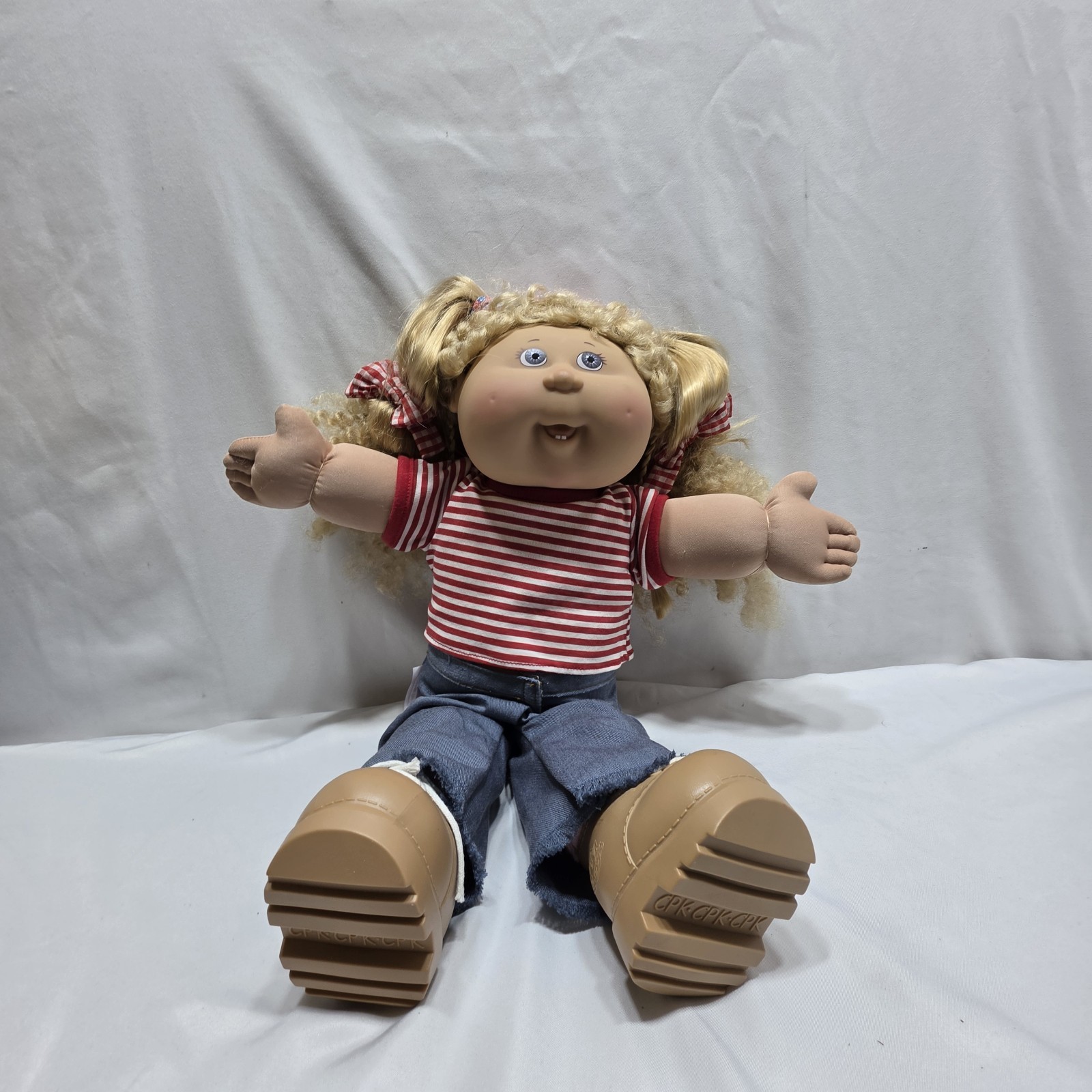 2004 Cabbage Patch Kids Doll Blonde Curly Hair Blue Eyes Dimples Outfit Shoes