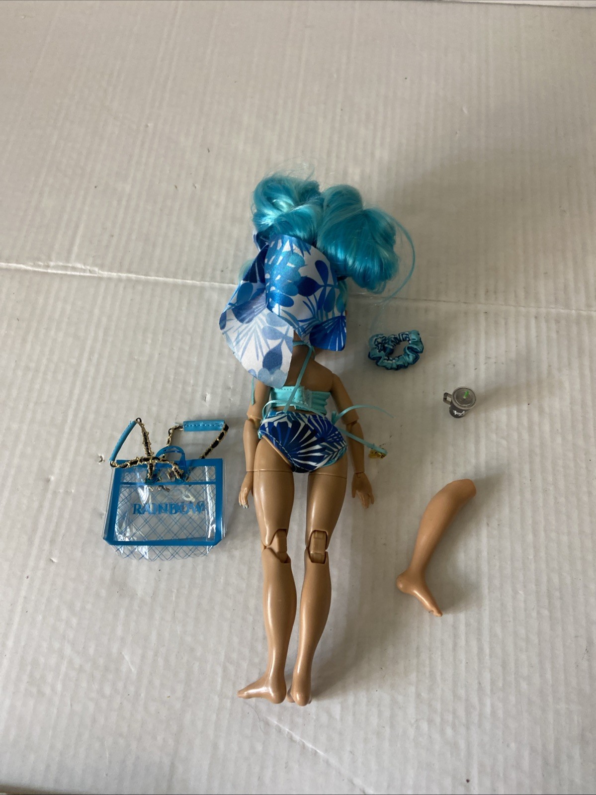 Rainbow High Pacific Coast Hali Capri Doll Clothing Blue Hair Complete ’20 MGA