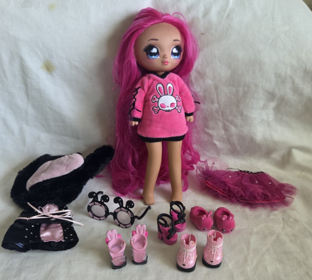 Na Na Na Surprise Premium Black Bunny Alex Heart Teen Doll Plus Accessories