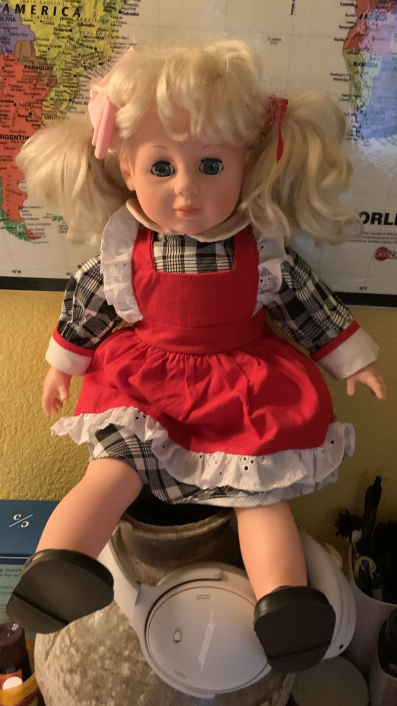 Vintage 1996 Toys R Us Exclusive Dolly Doll With Outfit