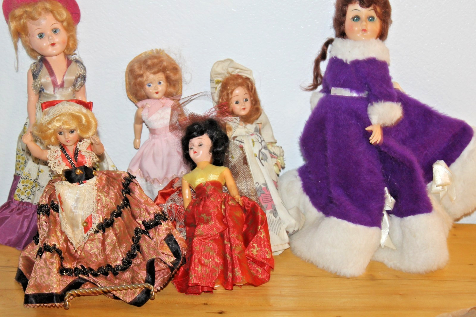 Lot of 7 Vinntage Dolls hard plastic fabric