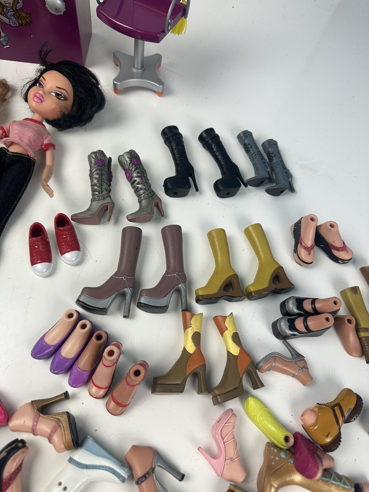 Bratz Doll Lot Dolls large bundle 14 Dolls Several Shoes & Accessories Nice!!