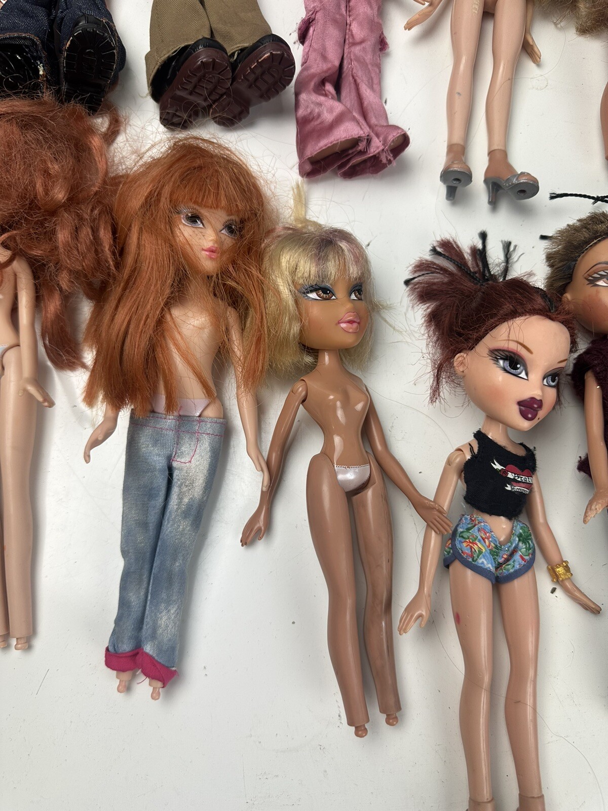 Bratz Doll Lot Dolls large bundle 14 Dolls Several Shoes & Accessories Nice!!