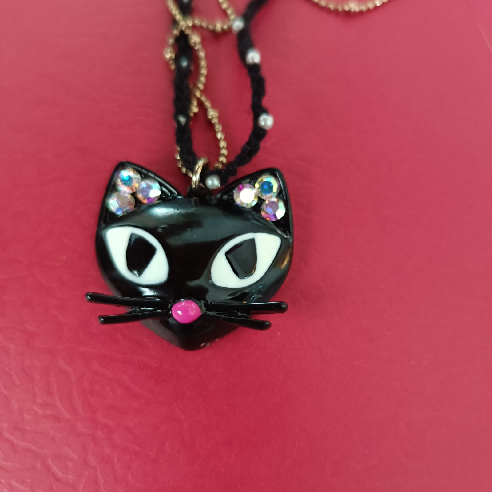 Fun, Black Cat with chain/cord
