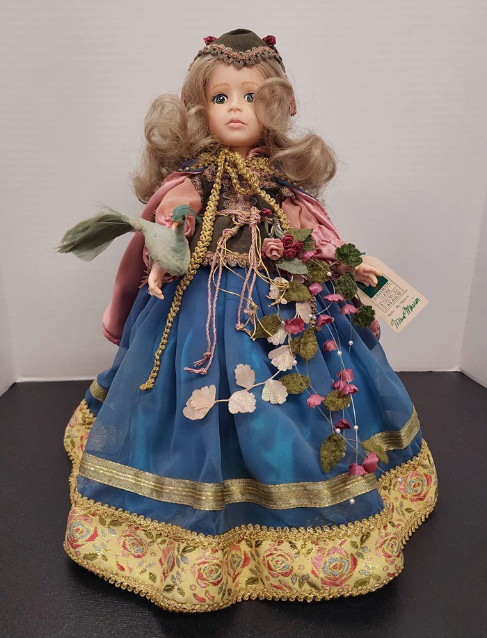 Maid Marion 15″ Doll by Robin Woods 1990 Camelot Castle Collection
