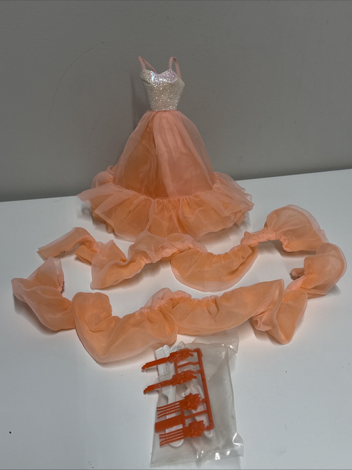 Vintage 1984 Peaches N Cream Barbie Dress Boas Hair Accessories/Brush/Comb