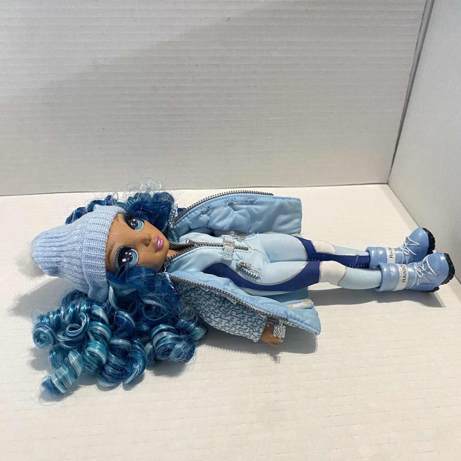 Rainbow High Blue Winter Break Skylar Bradshaw Doll w/Outfit Jacket