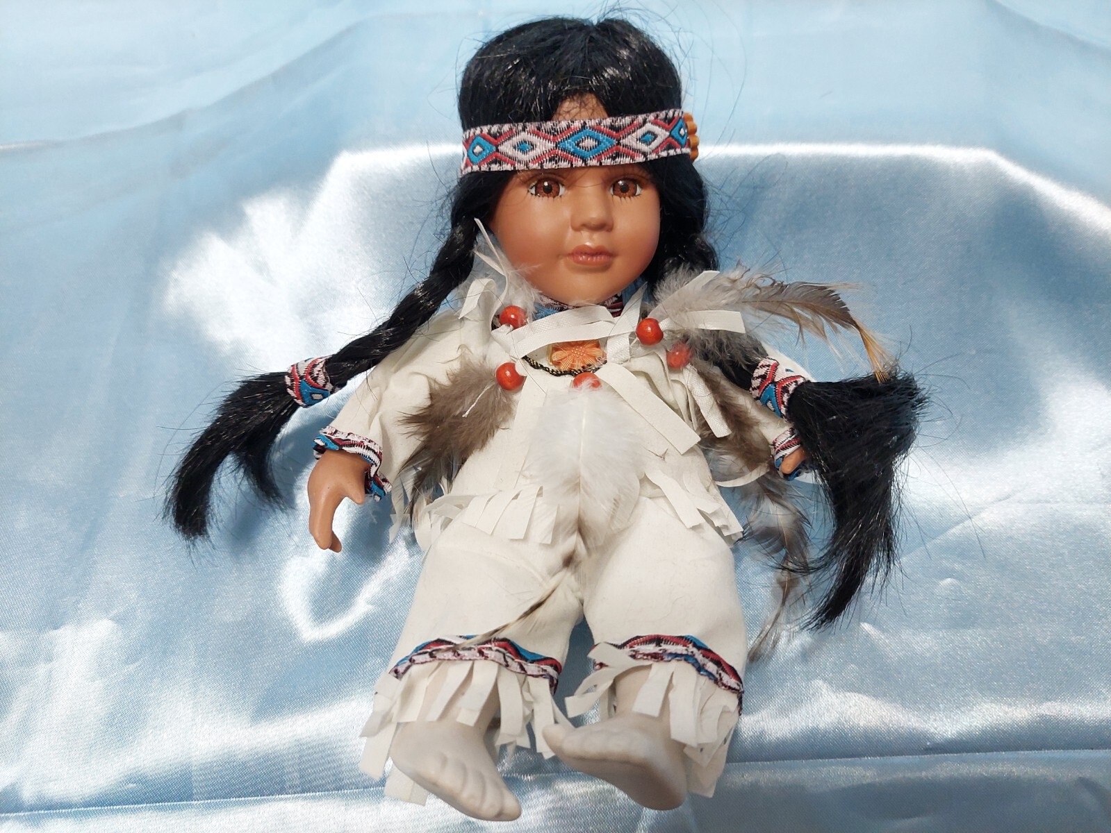 VINTAGE CATHAY COLLECTION PORCELAIN 7″ NATIVE AMERICAN DOLL – SITTING POSITION