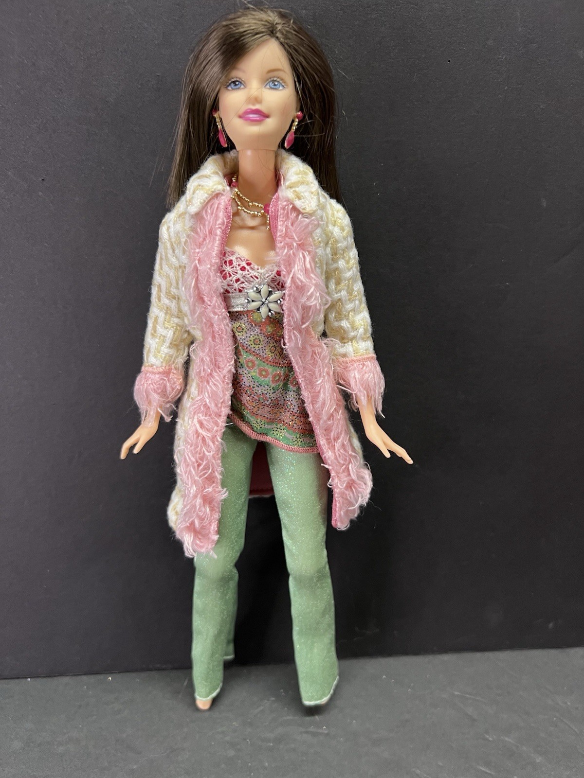 Mattel Barbie ~ – Brown Hair – Blue Eyes- HTF Outfit Tweed Coat, Pants and Top