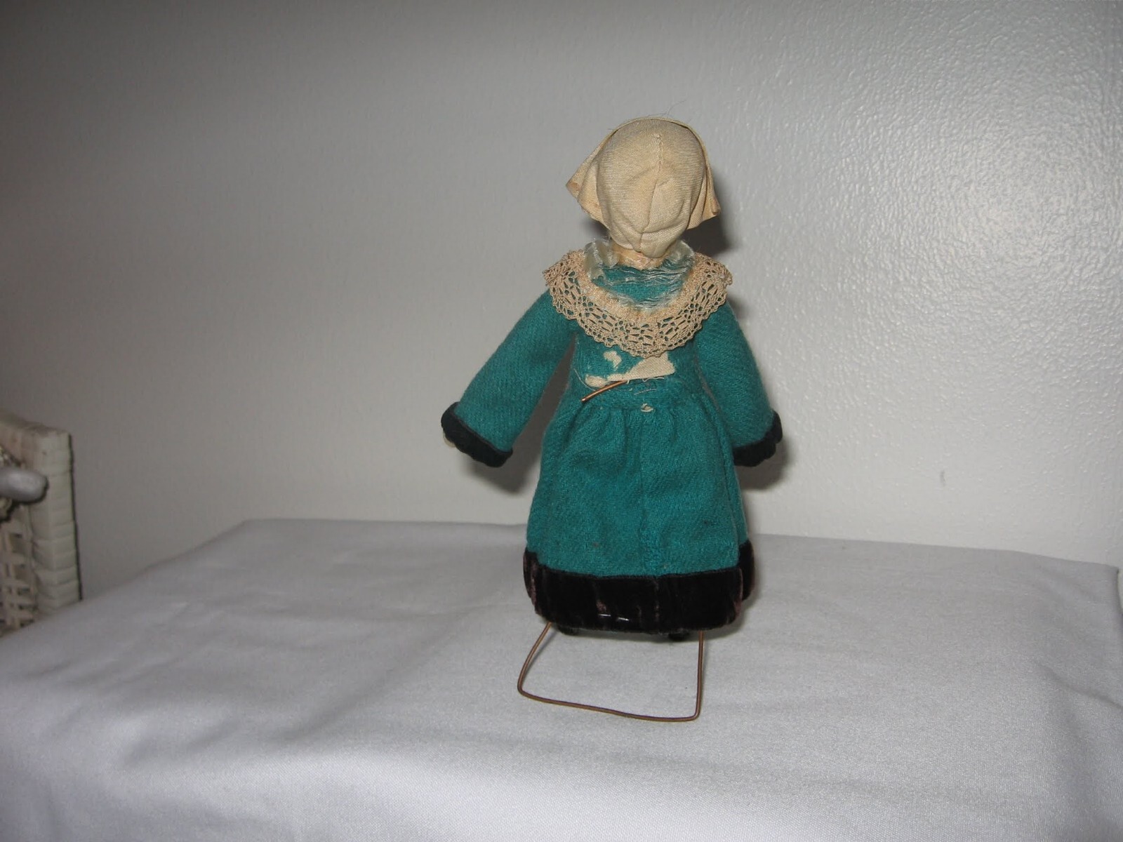 Au Nain Bleu Doll