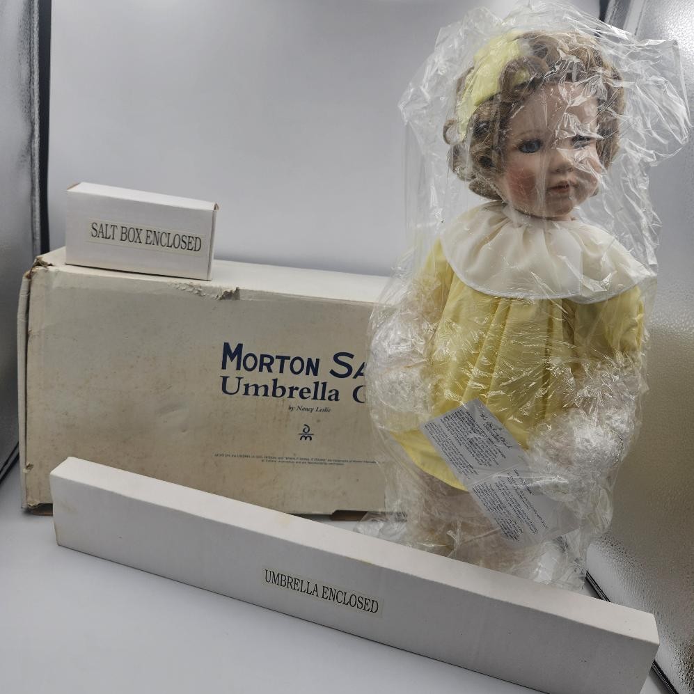The Danbury Mint 18″ 1998 Morton Salt Umbrella Girl Porcelain Doll In Box