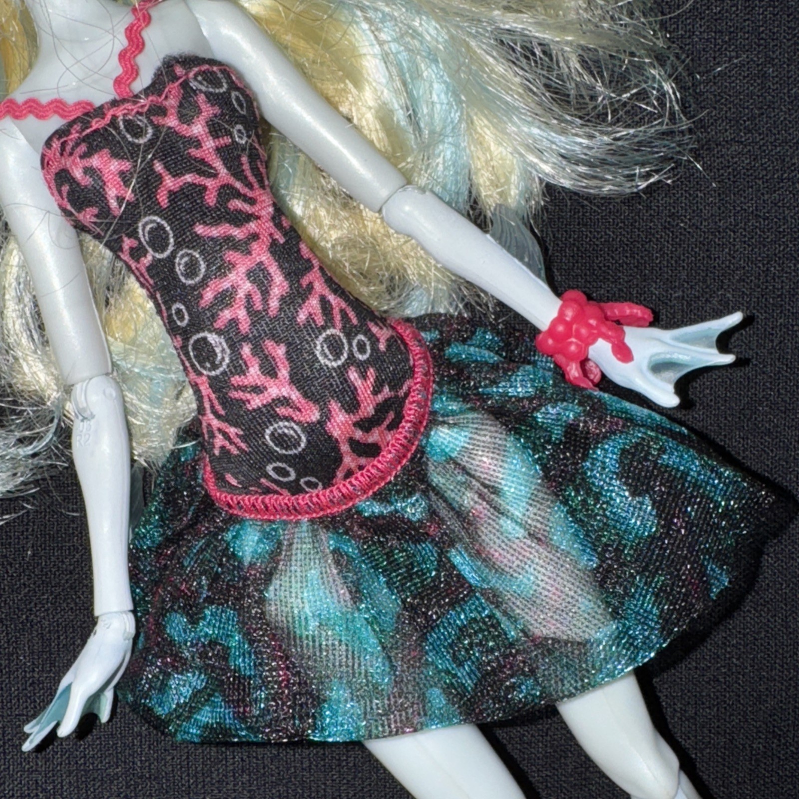 Monster High LAGOONA BLUE Dance Class Doll Clothes Shoes Bracelet Bag -Leg Fins