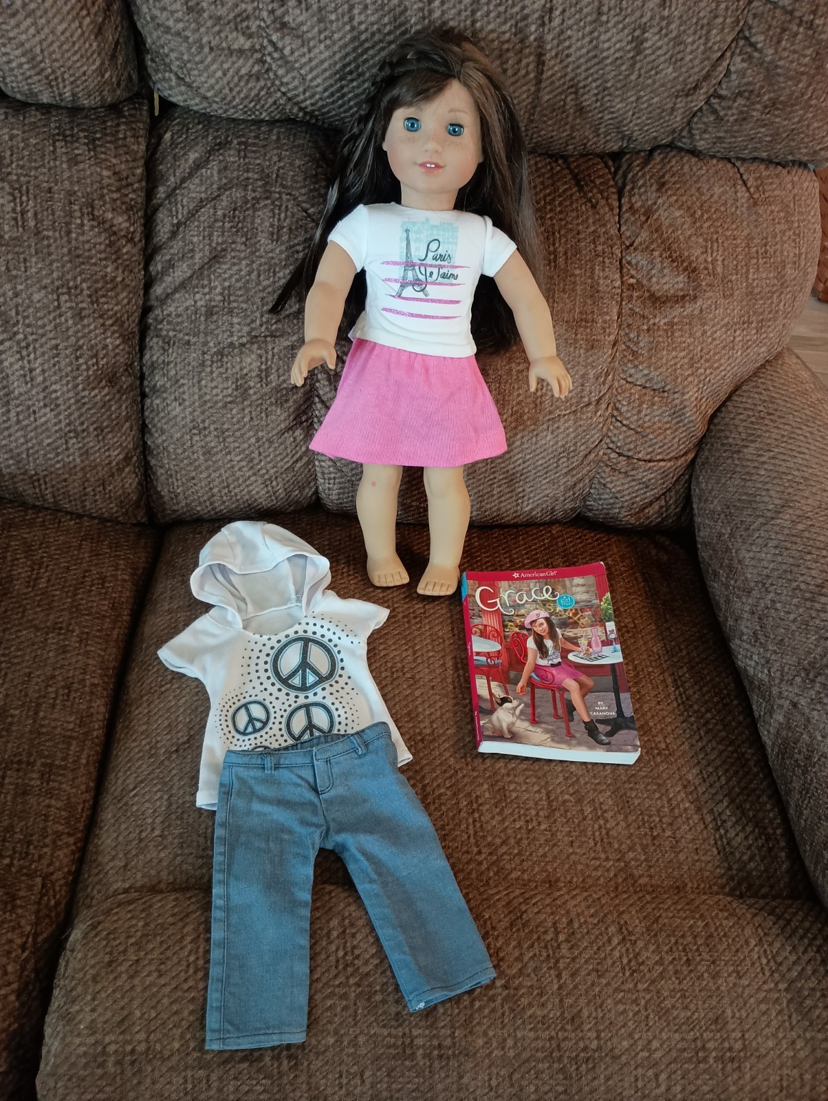 American Girl Grace Doll of the Year 18″ GRACE THOMAS With Book and Extra Outfit