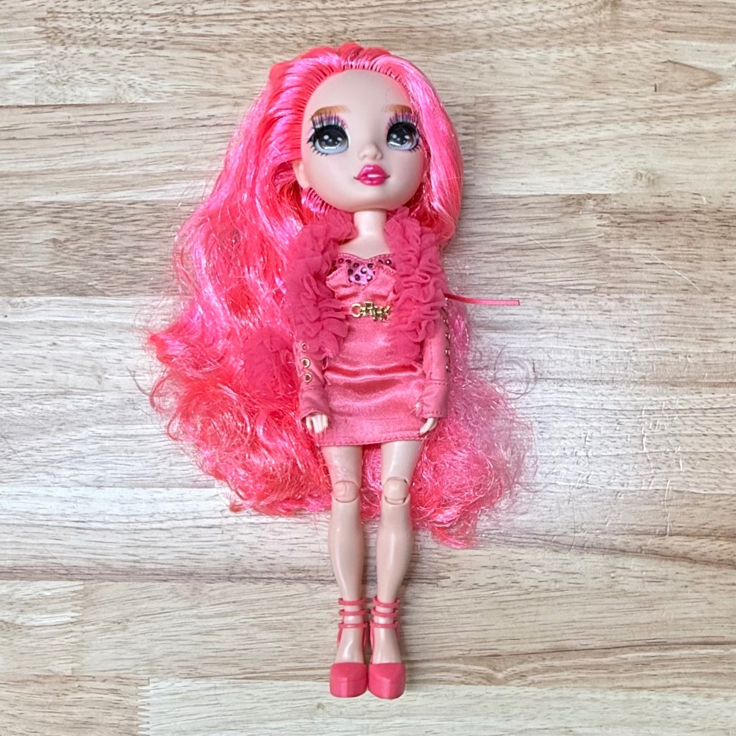 Rainbow High Priscilla Perez Series 5 Pink Fashion Doll Articulated with Outfit