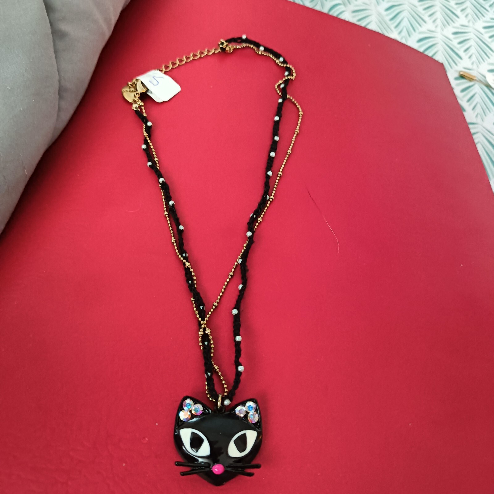 Fun, Black Cat with chain/cord
