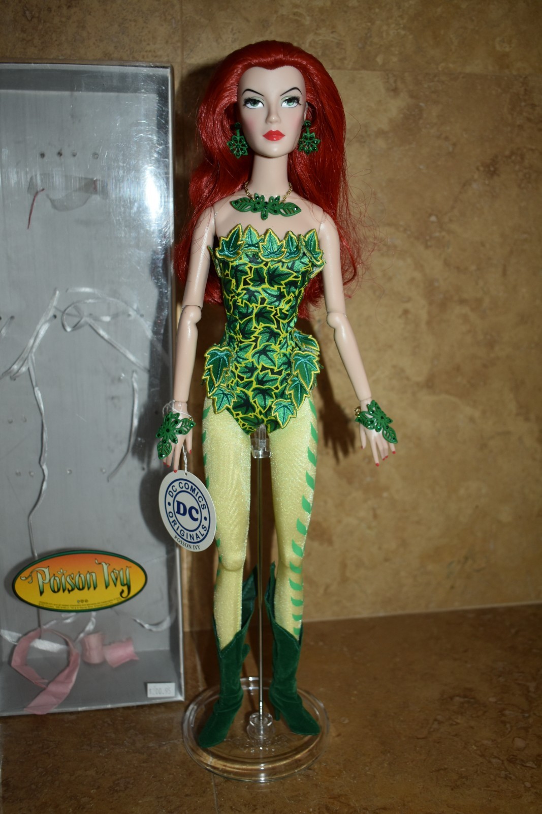 Madame Alexander X DC COMICS LIMITED EDITION 17″ DOLL FIGURE BATMAN POISON IVY