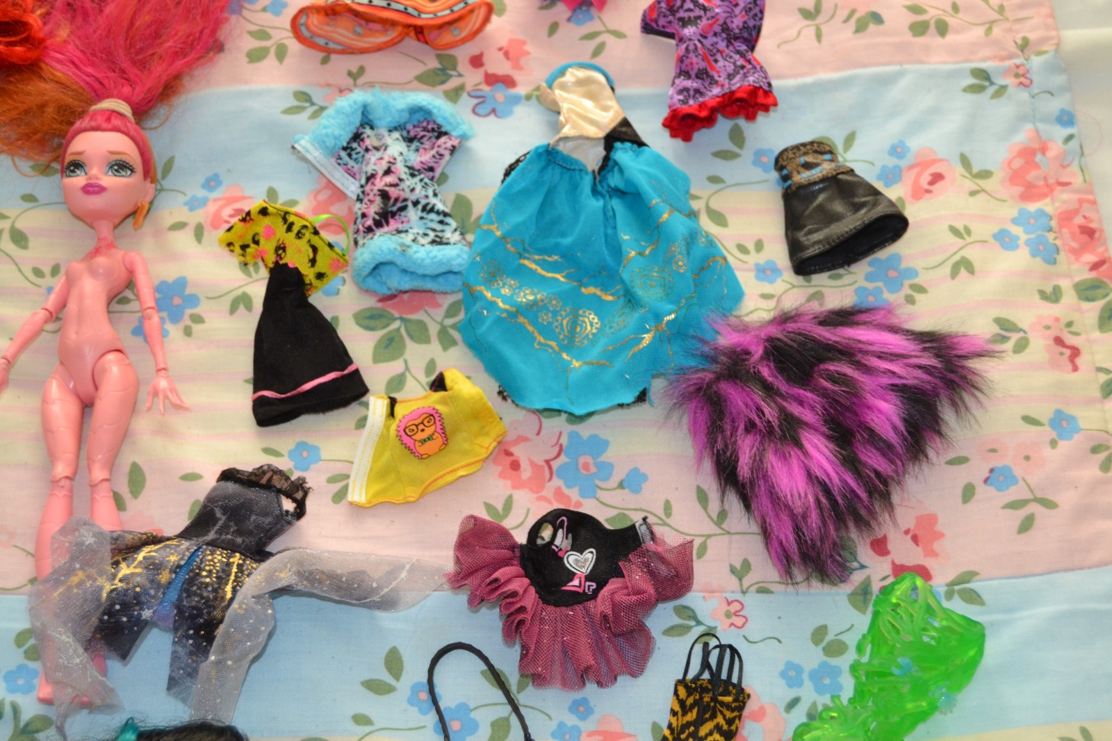 Bundle 14 x Mattel Monster High Dolls Clawdeen Skelita Cleo Venus & Accessories
