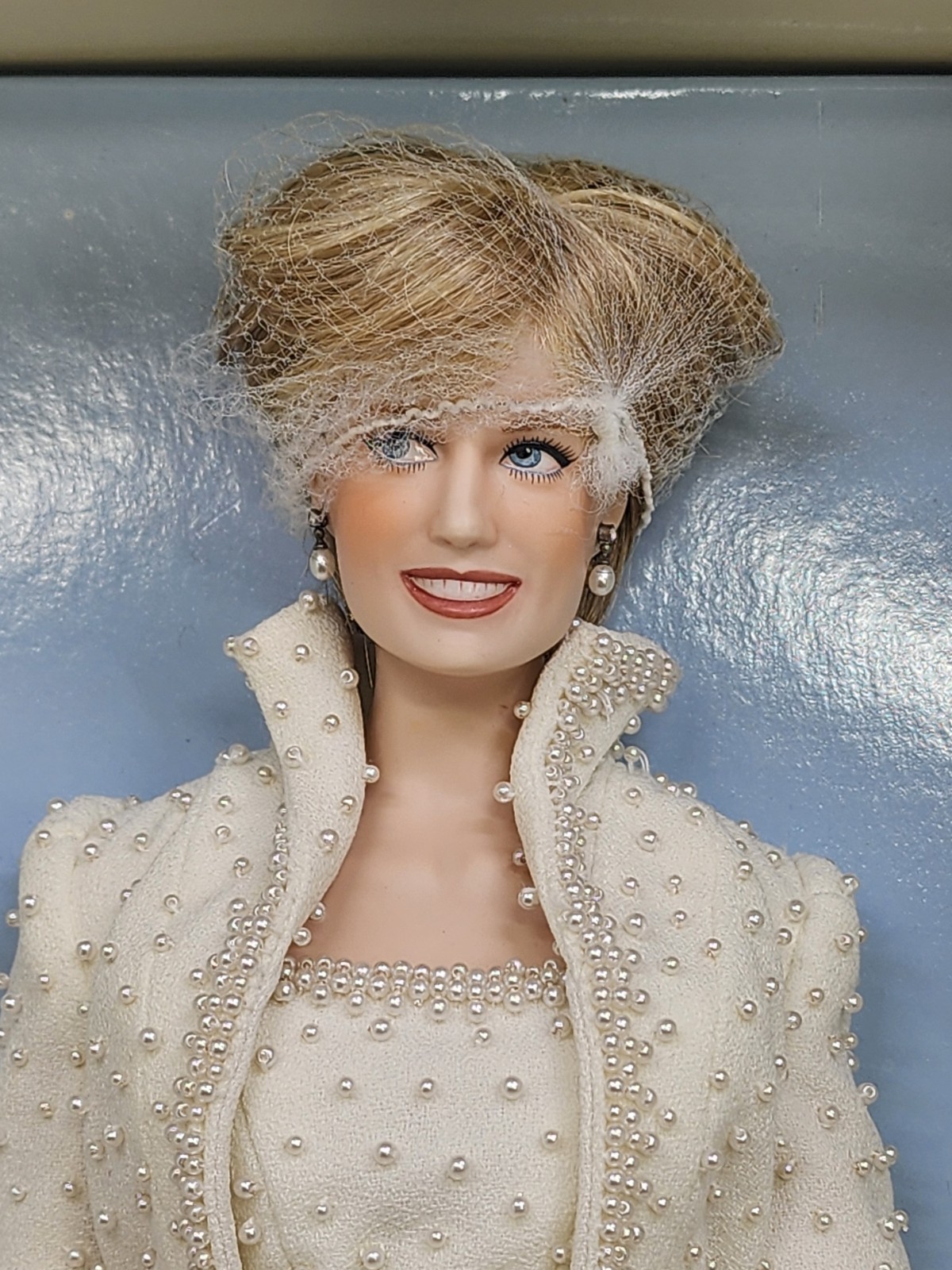 The Franklin Mint Diana Princess of Wales Porcelain Doll Pearl Dress Brand NEW