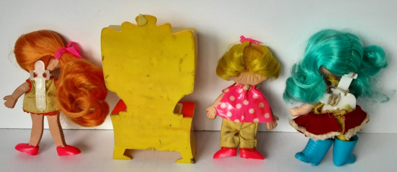 Ideal Flatsy Doll Lot~ Vintage 1960s ~ 2 Flatsy and Cupboard with 1 Friend ~