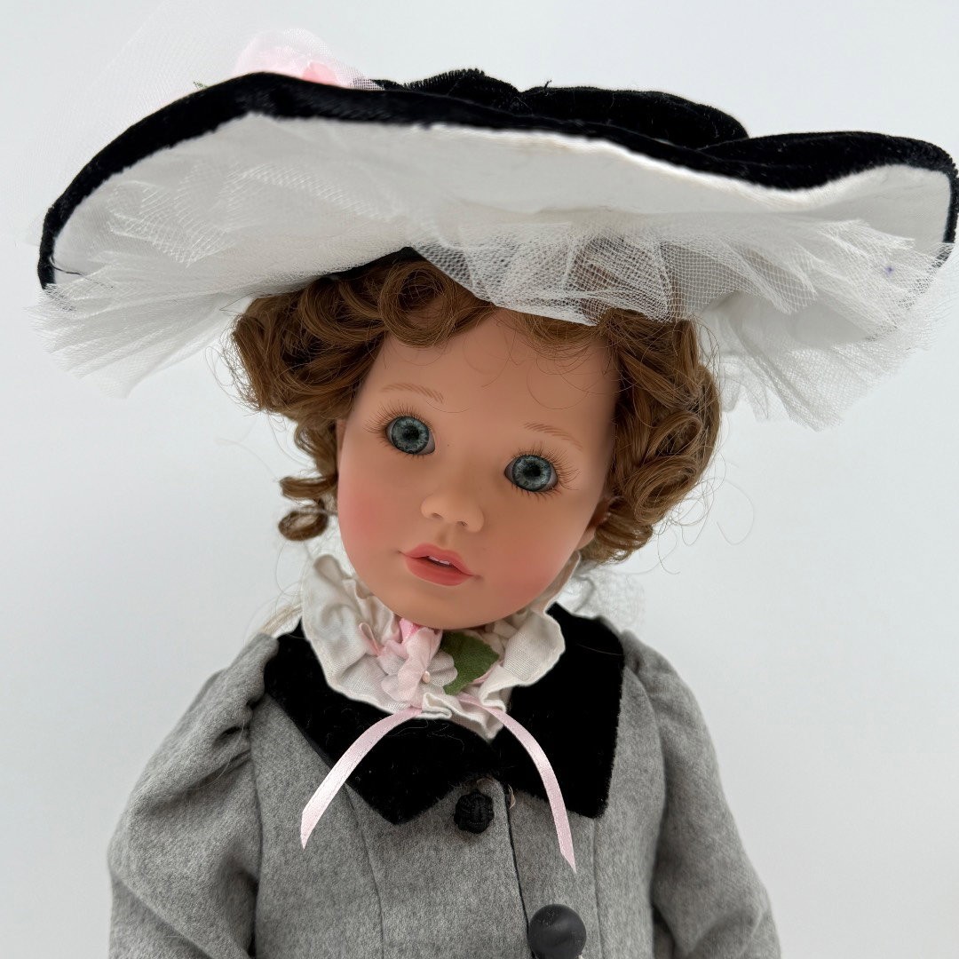 “THE UNSINKABLE MOLLY BROWN” Susan Wakeen Franklin Mint – NEW IN BOX 60/1200