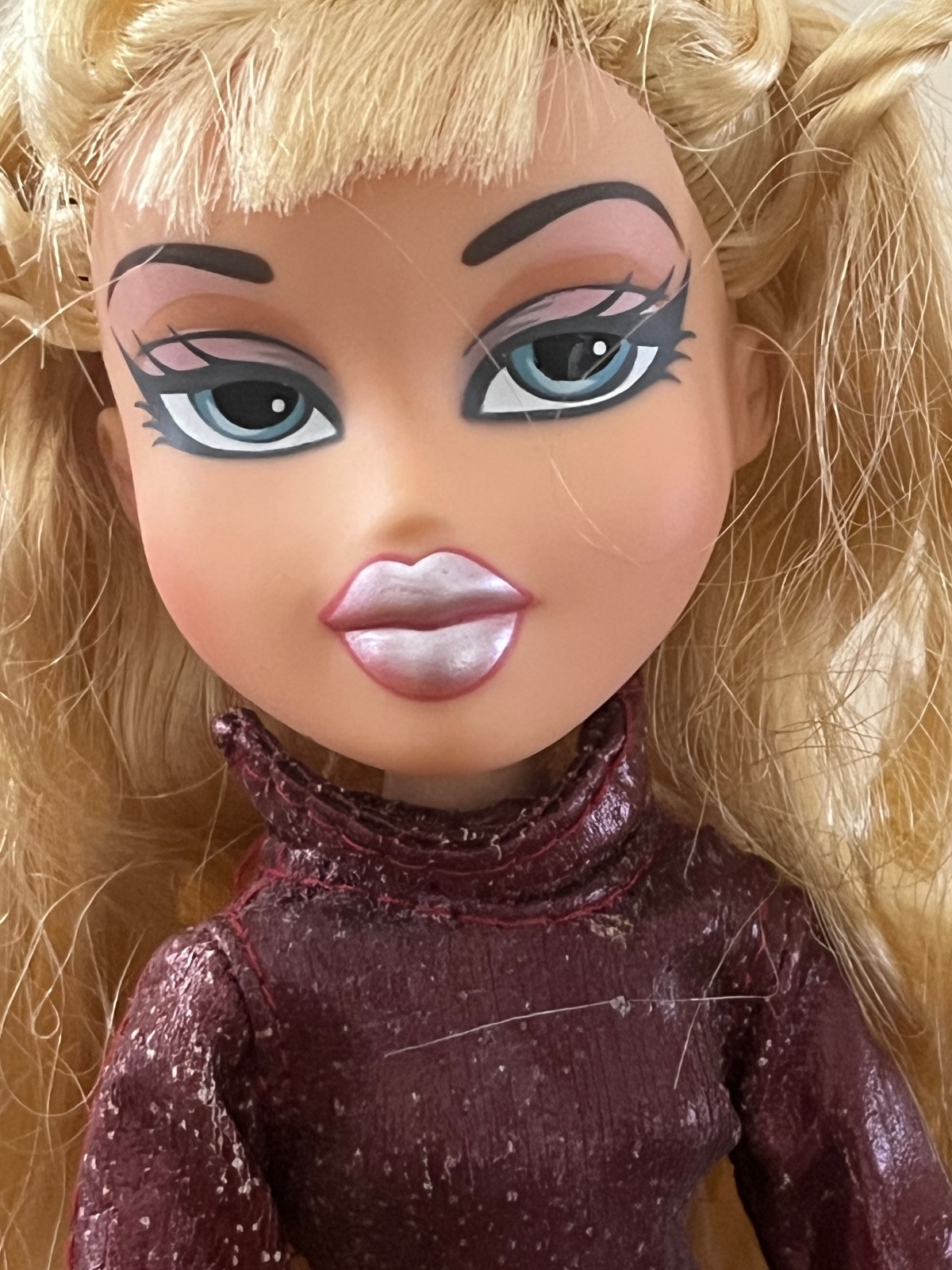 2001 BRATZ EXPRESS IT CHLOE DOLL – 1st EDITION SOME ACCESSORIES