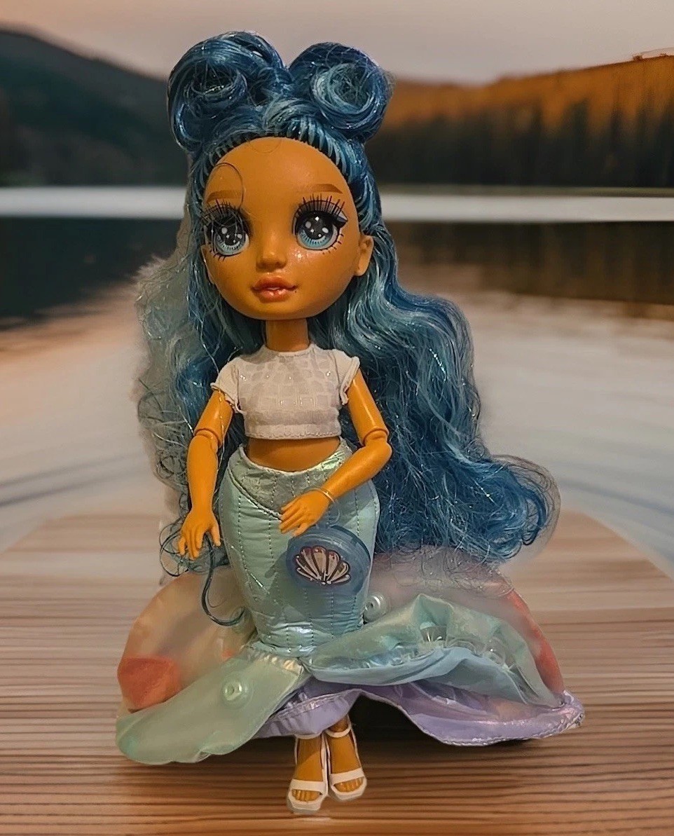 Rainbow High 11” Skyler Bradshaw WINTER WONDERLAND MERMAID Doll & Outfit