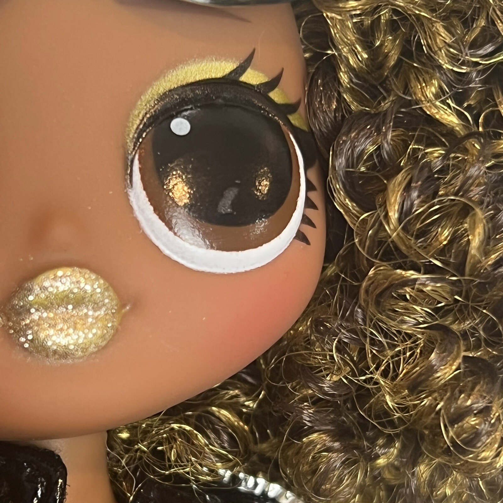 LOL OMG Surprise Royal Bee Doll with Clothes Incomplete