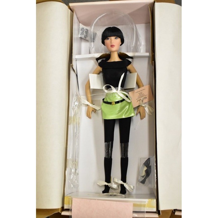 New in Box Madame Alexander “Mod Jadde Lee” 16″ Doll – LE 406/2500