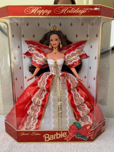 1997 Happy Holidays Brunette Barbie 17832 NIB