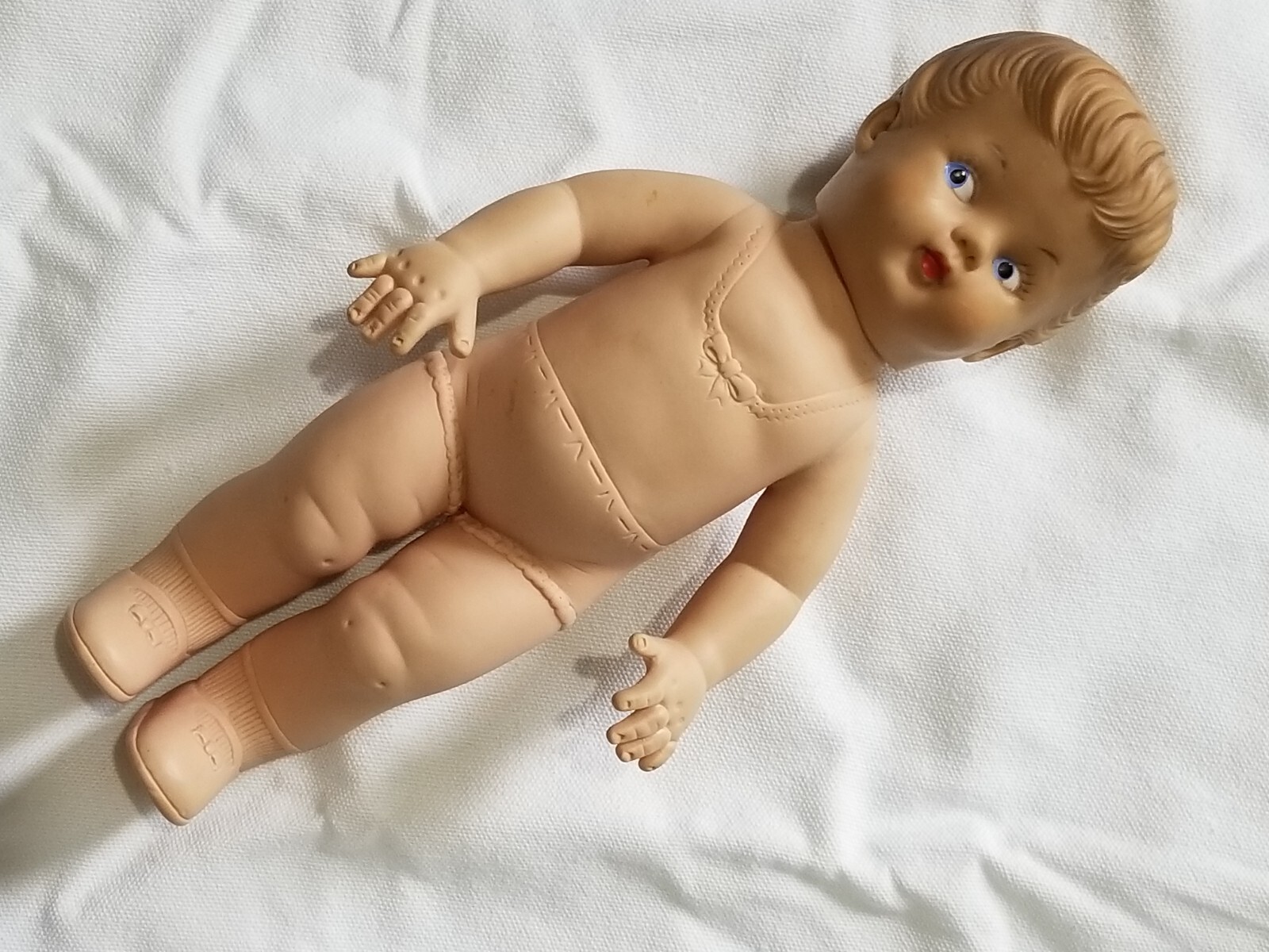 Arrow Plastics Side Glance 9″ Doll Rubber 1960s Vintage VGC HTF
