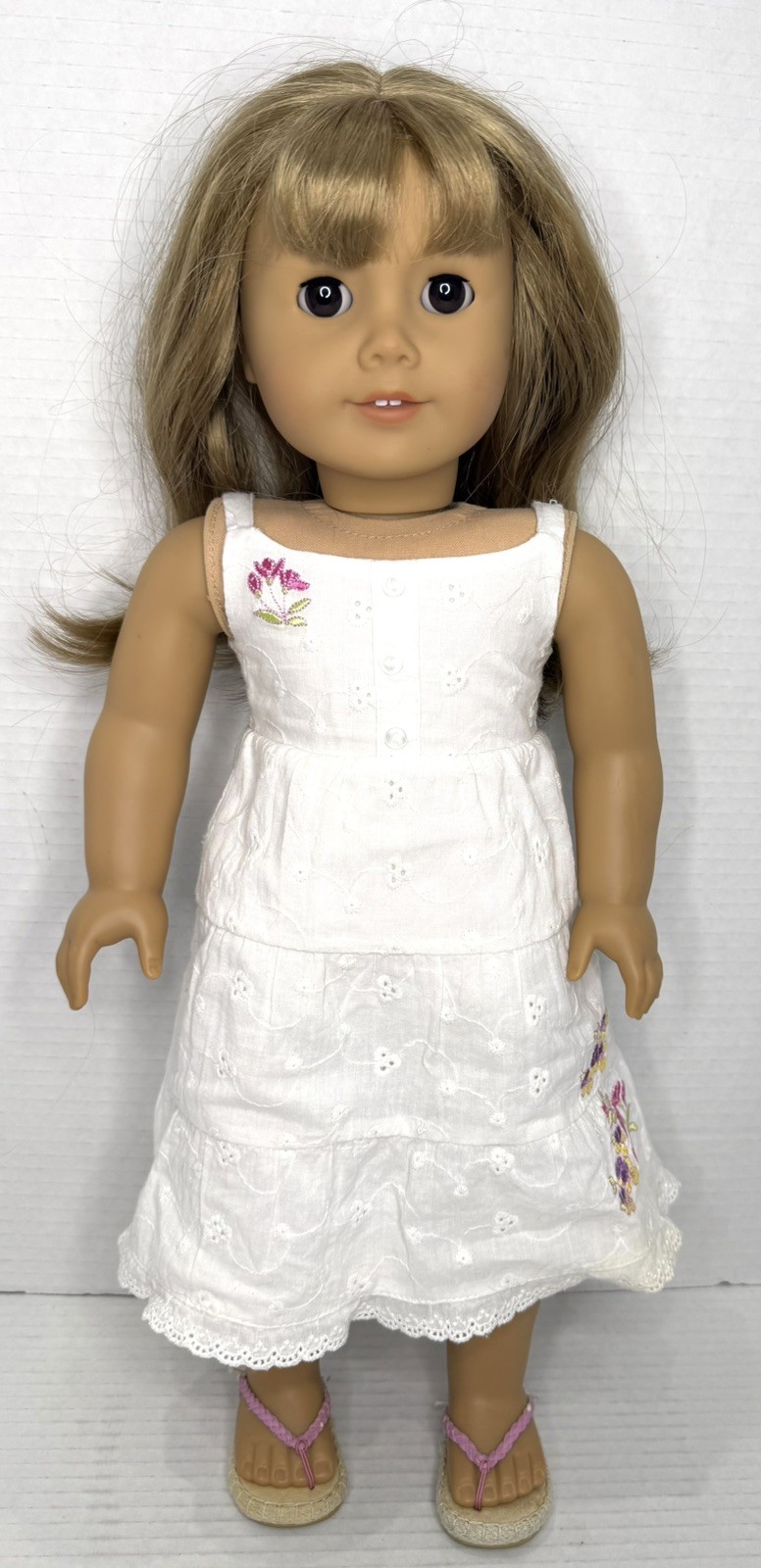 American Girl Gwen Thompson Doll 2009 Girl of the Year chrissa sonali friend