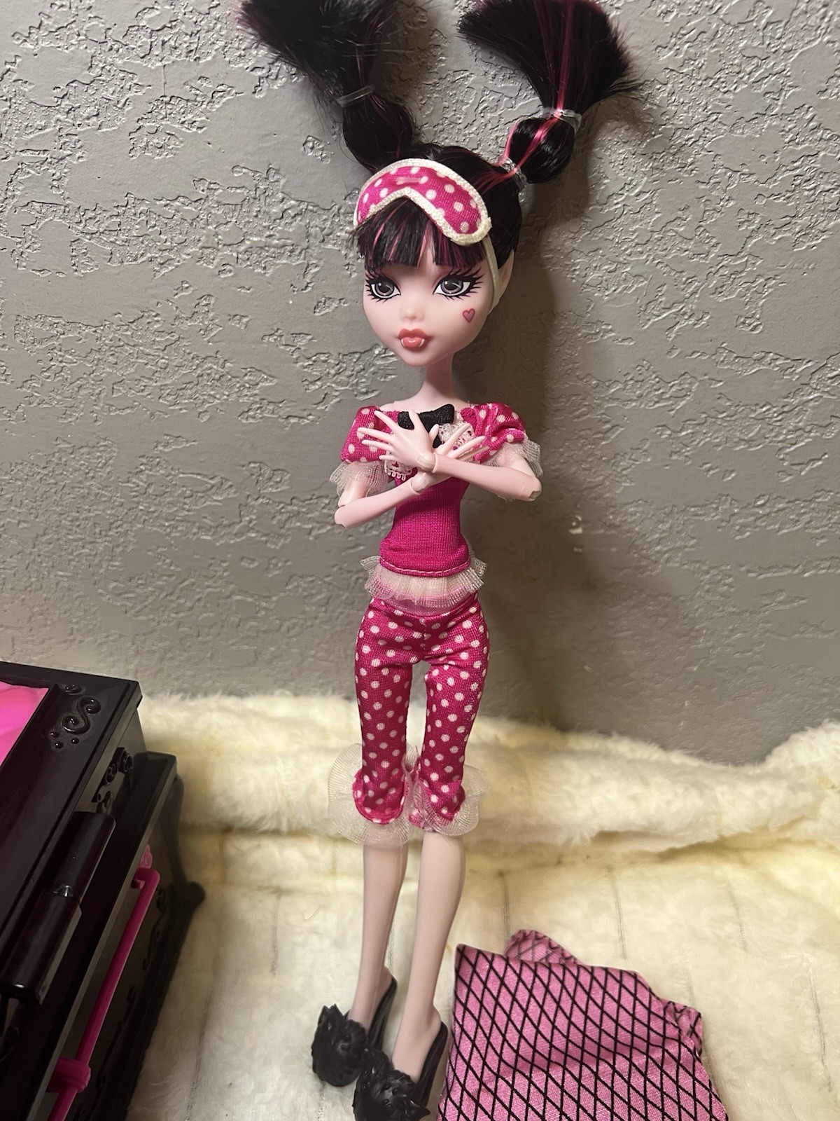 Monster High Dead Tired Draculaura Doll + Jewelry Box Coffin Bed And Accessories