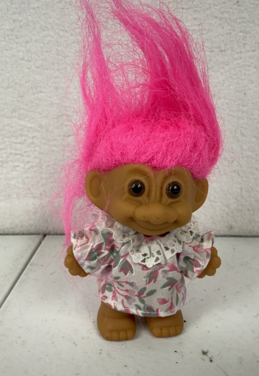 Vintage Russ Berrie 3″ Troll Pink Hair Flower Floral Dress Spring Summer