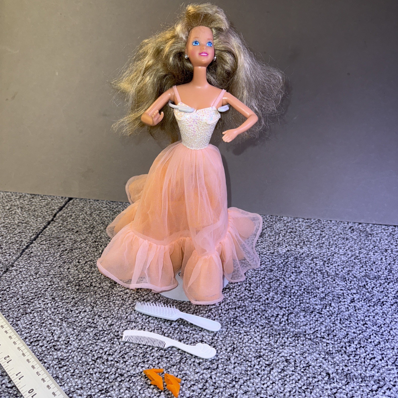 Vintage Barbie Peach Dress *READ*￼Mattel 7926Peaches ‘N Cream Barbie Doll