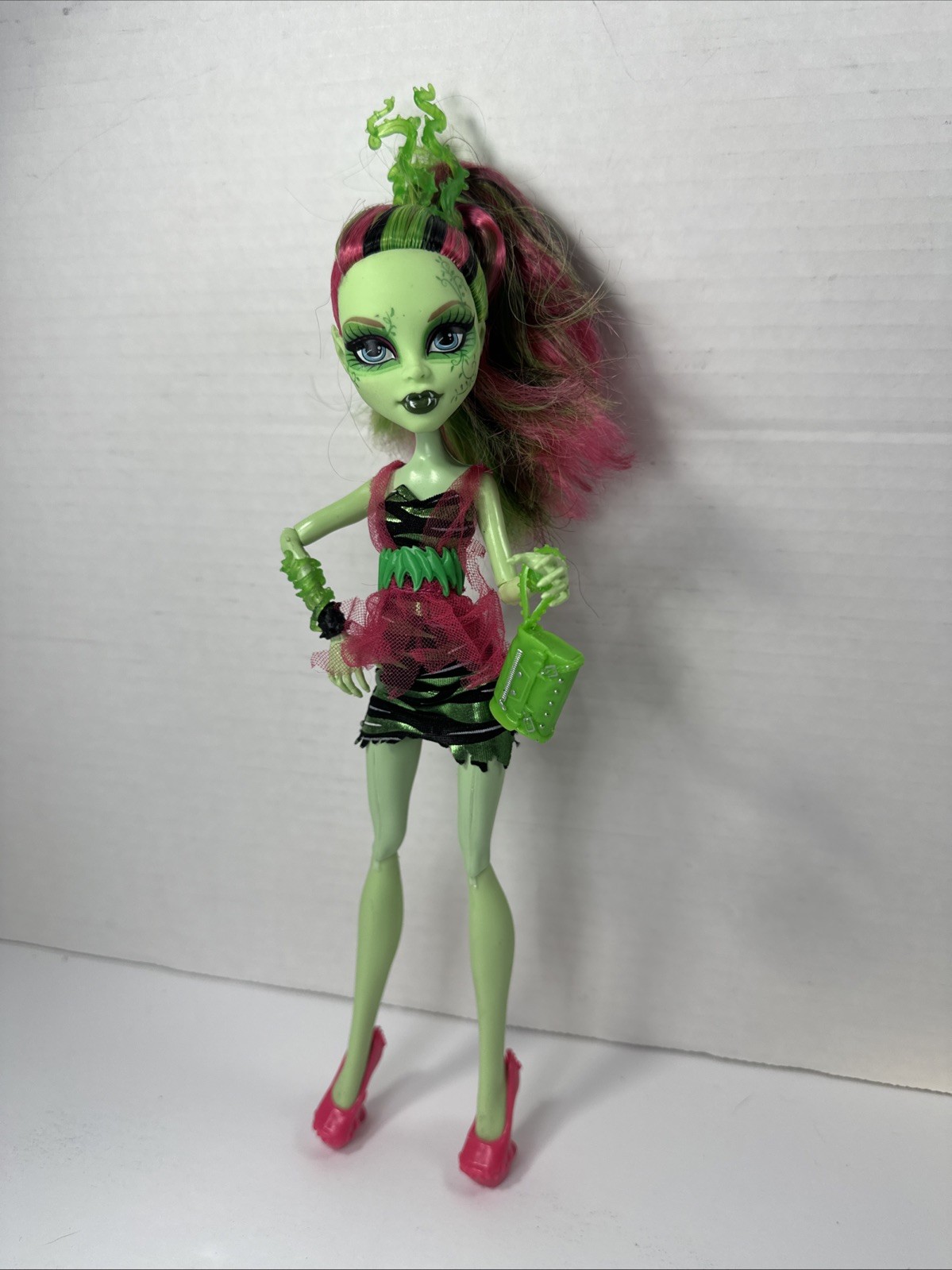 Monster High Venus McflyTrap Doll Zombie Shake Pink Green
