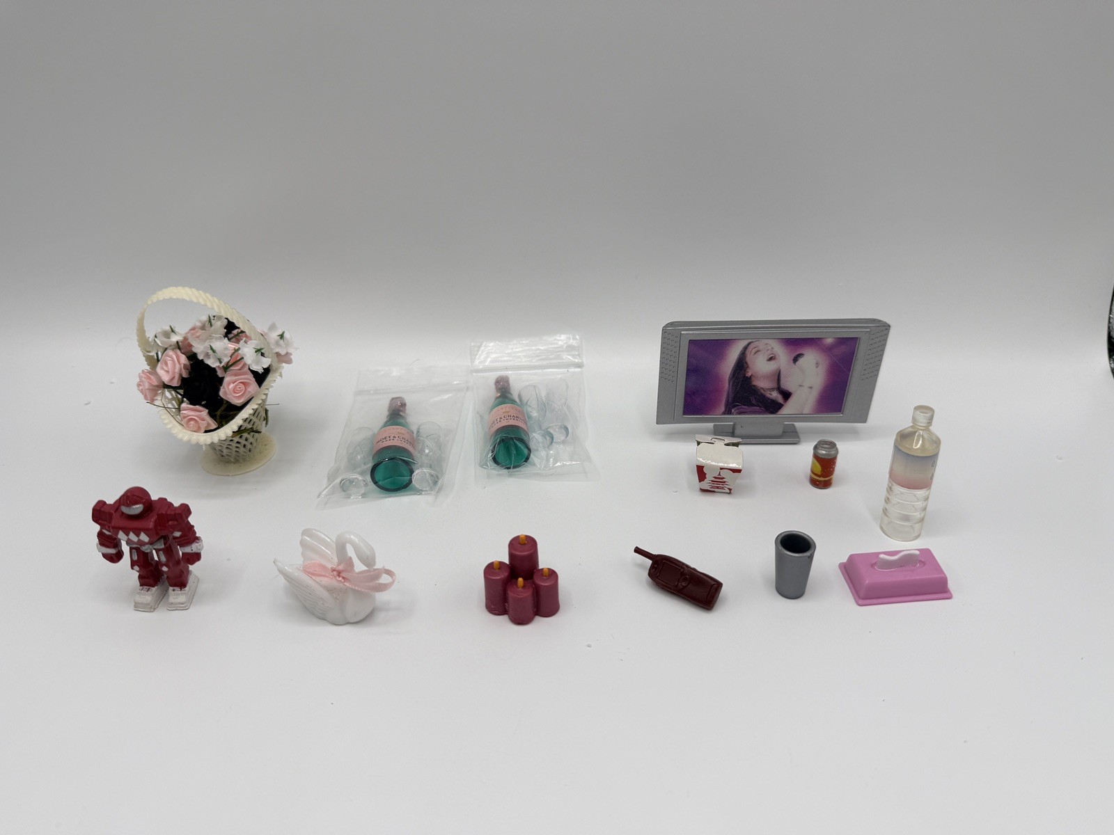 Lot of 13 Miscellaneous Diorama Accessories – Various Brands – Mint Condition
