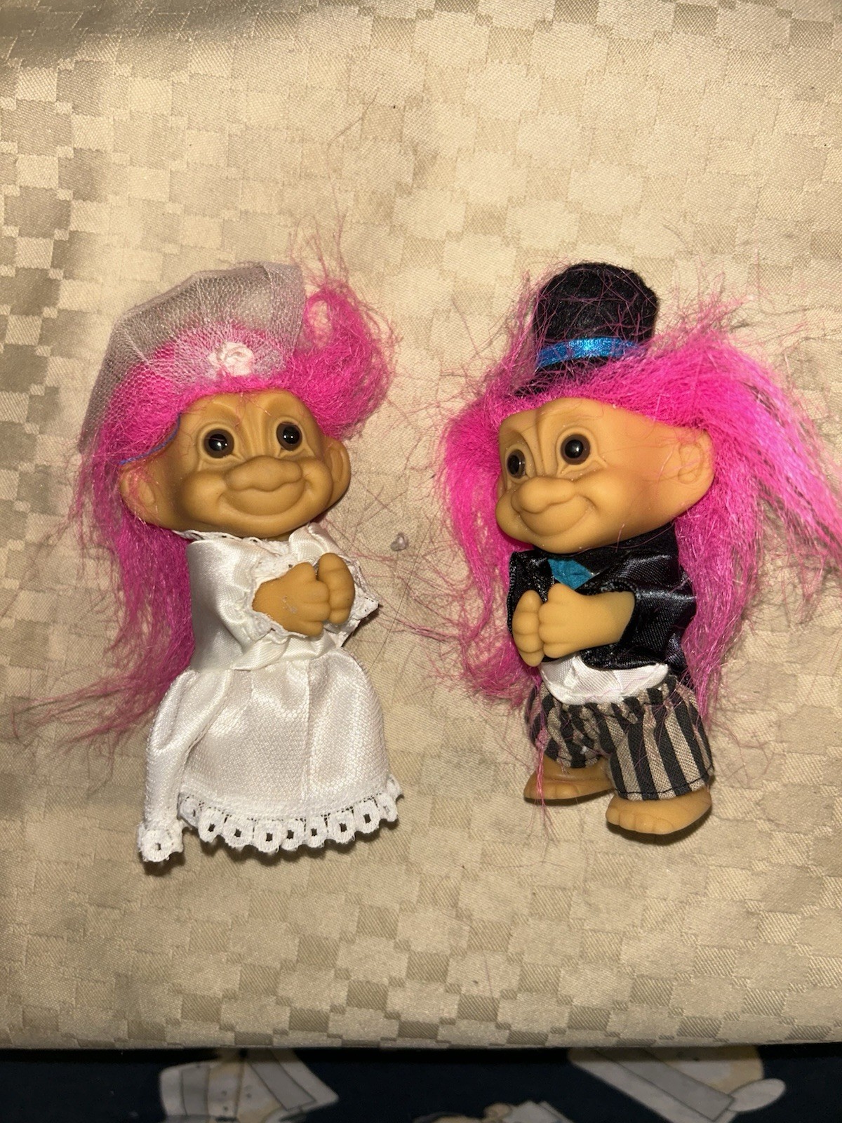 Set Of 2 Vintage Russ 3″ Clip On Grabber Troll Dolls Bride And Groom Pink Hair