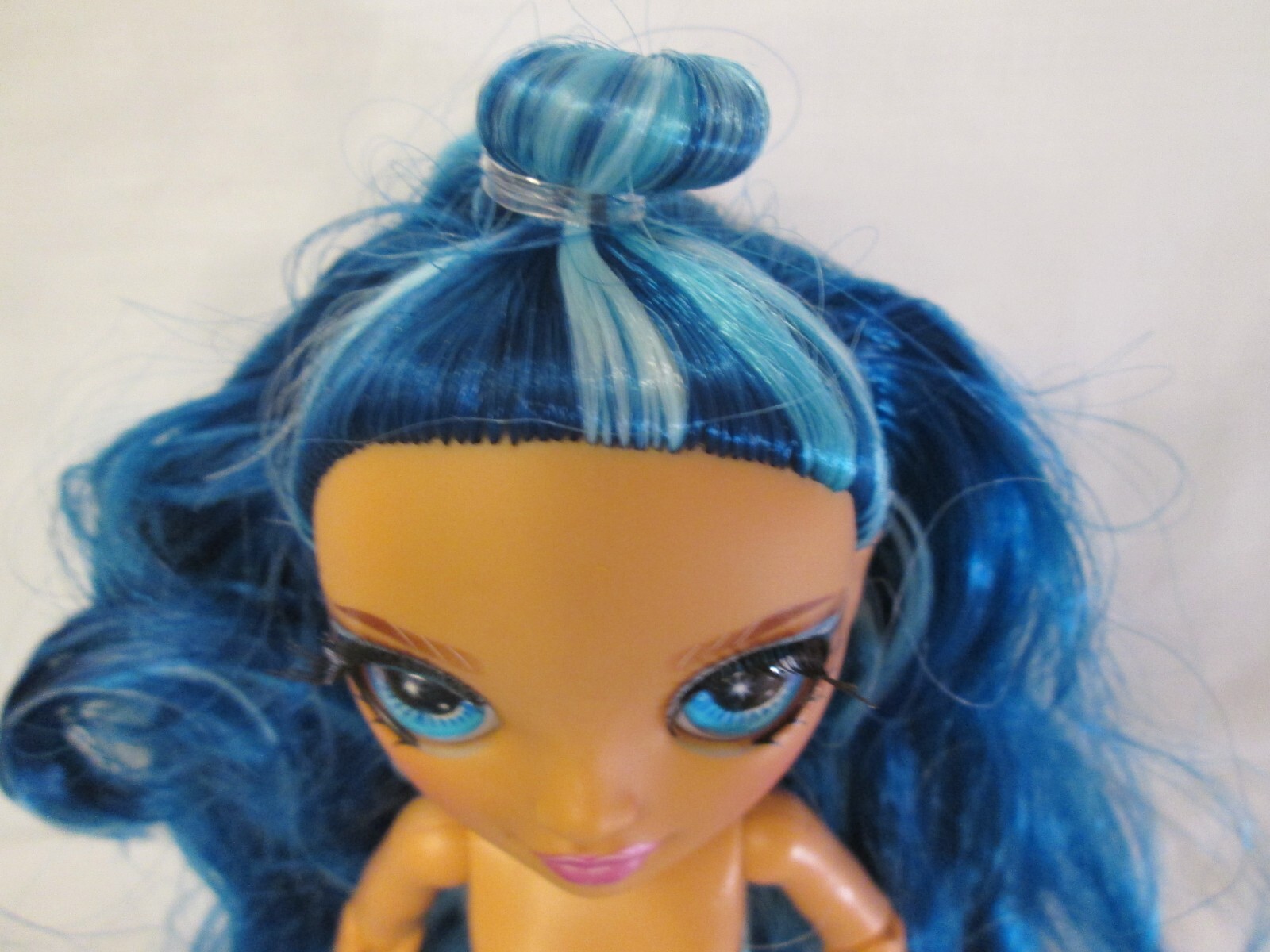 Nude Skyler Bradshaw Rainbow Junior High 9″ Fashion Doll Blue Hair Articulated