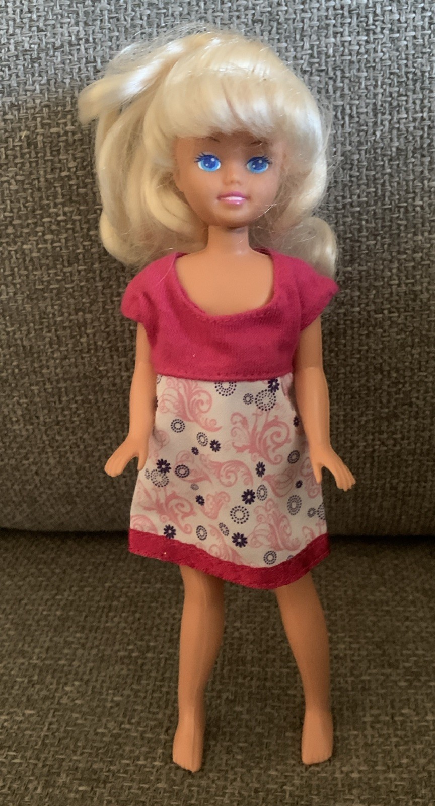 Unimax 1996 Stacie Clone Doll Bendable Posable Legs Blonde Blue Eyes Outfit