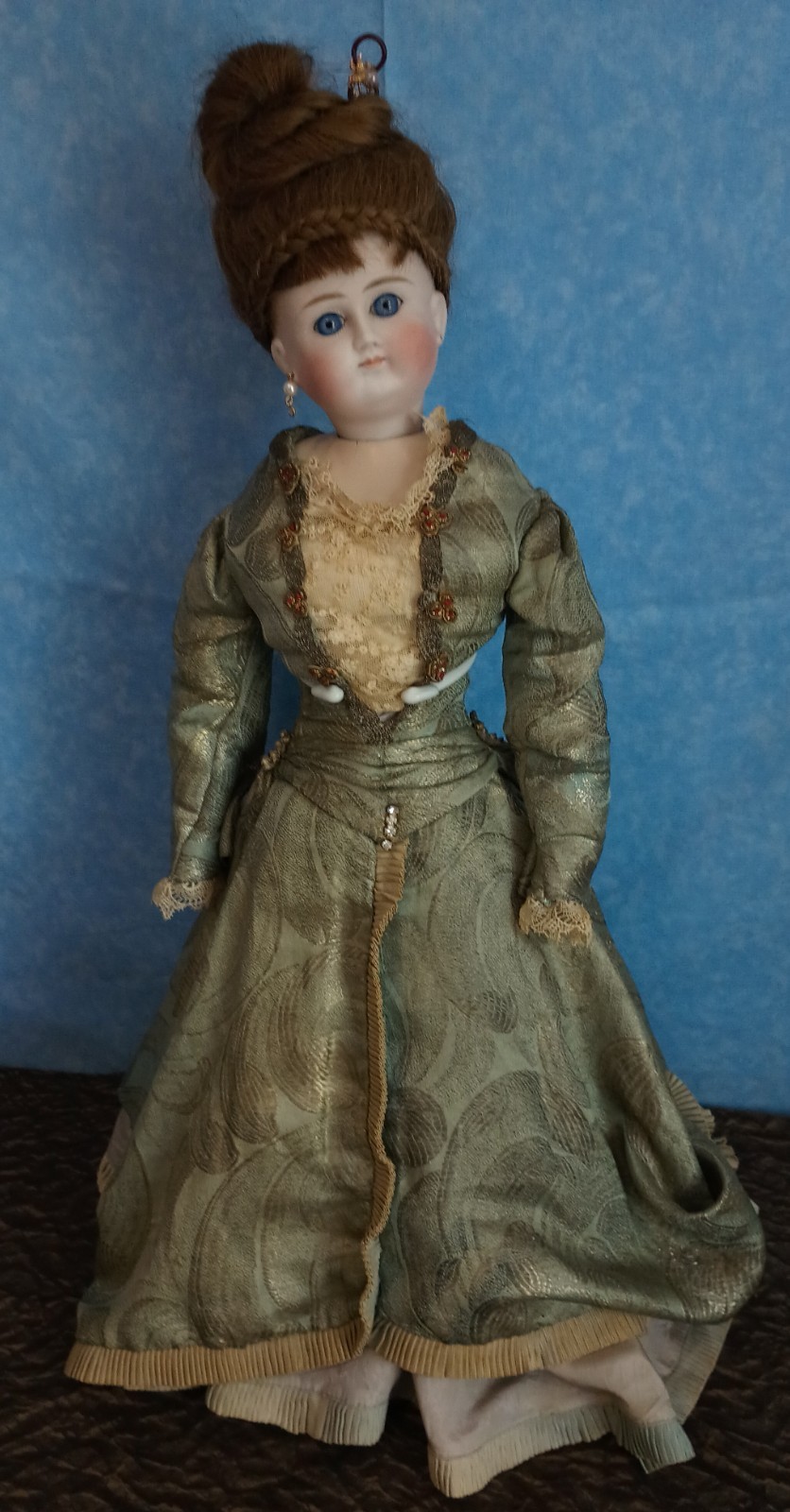 German Fashion Lady, Alt, Beck & Gottschalck 915, Antique Doll circa 1890 23″