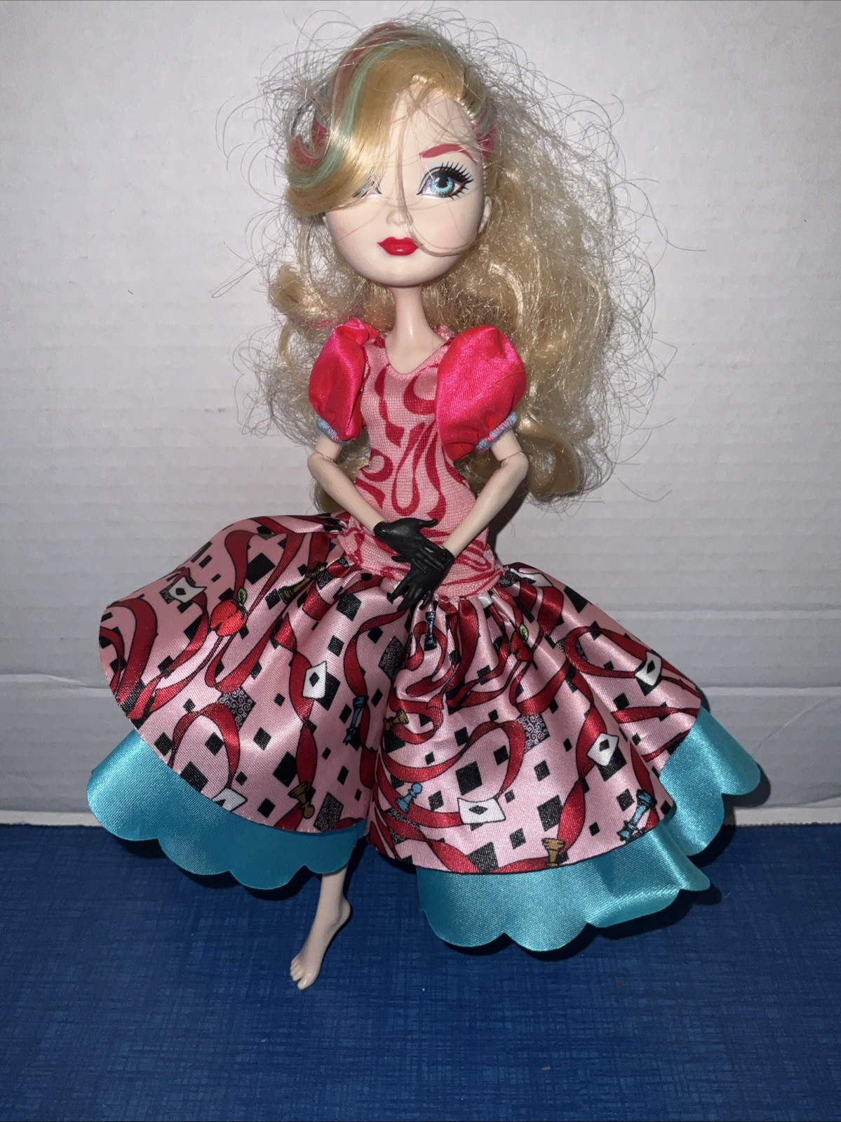 Ever After High Way Too Wonderland APPLE WHITE Doll