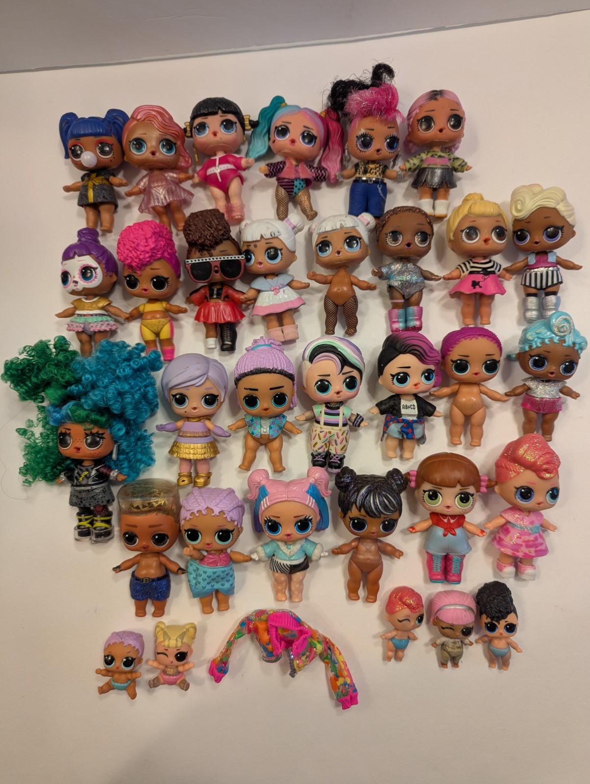 Lot Of 32 Mixed L.O.L Surprise Dolls
