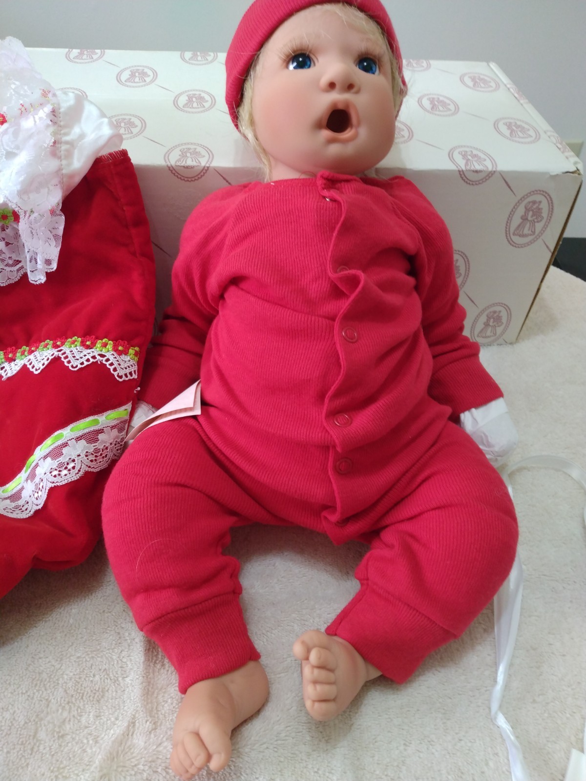 Lee Middleton Original First Born Awake Christmas Surprise Red Doll – FBOE-CSR