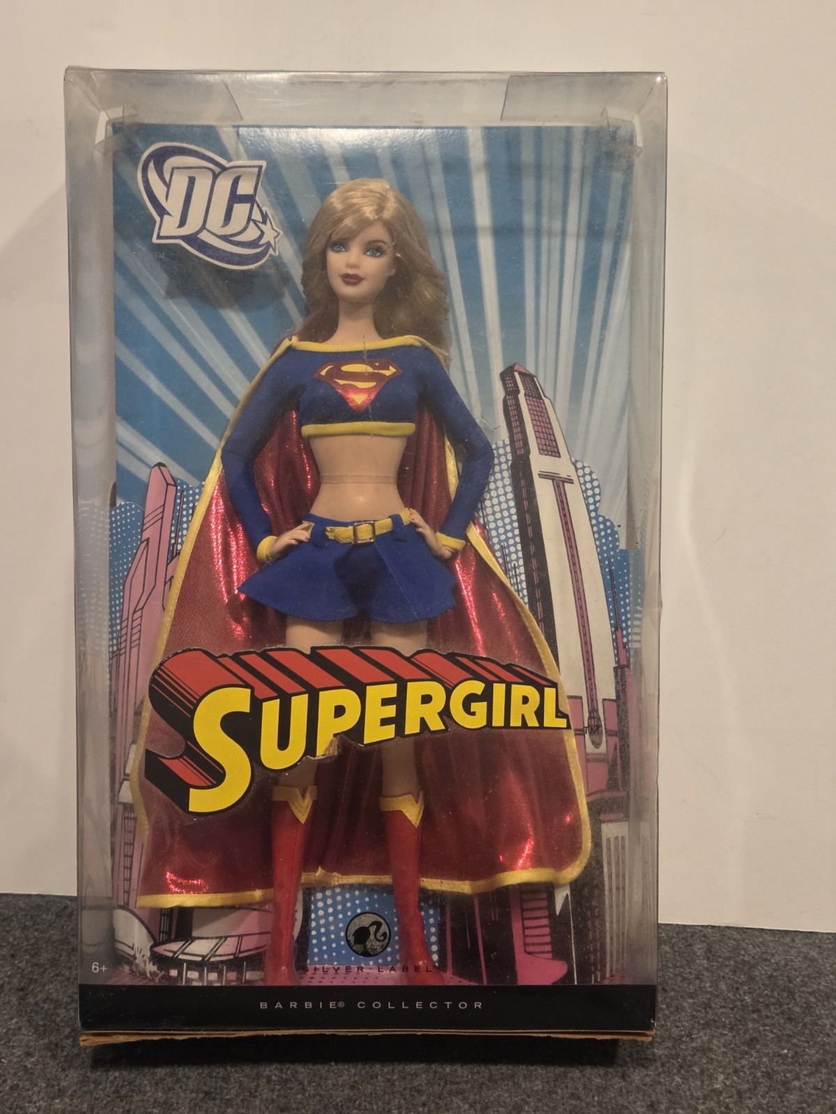 Mattel DC Universe – Supergirl Barbie Collector – Silver Label L9639
