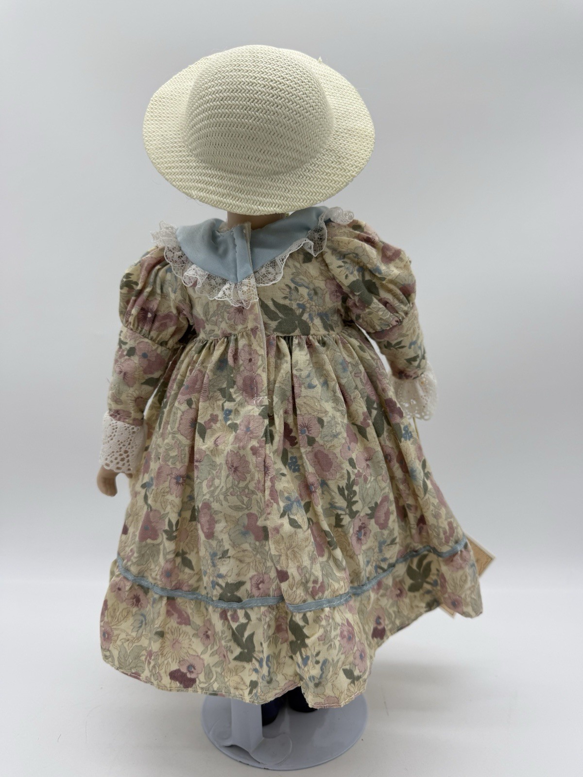 Victorian Treasures 1992 “Stephine” 17” inch Porcelian Doll